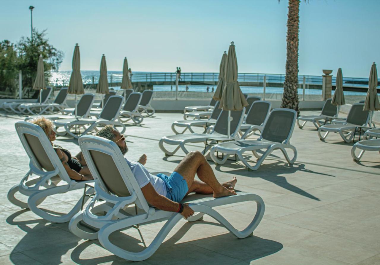 Apartamentos Playa Moreia S'Illot  Ngoại thất bức ảnh