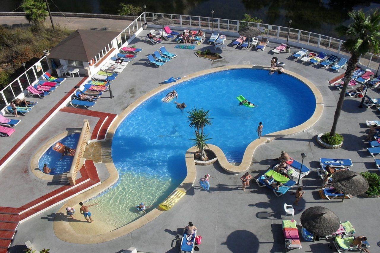 Apartamentos Playa Moreia S'Illot  Ngoại thất bức ảnh